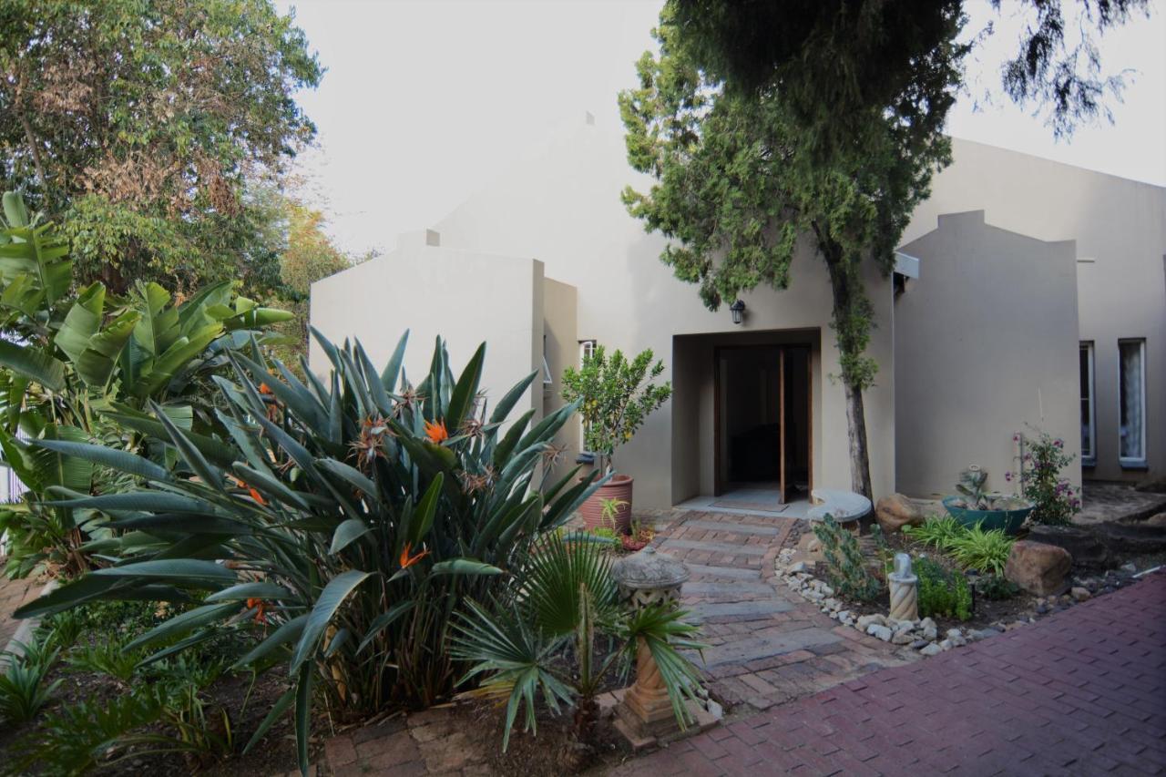 Pta East Guest House Pretoria-Noord Exteriör bild