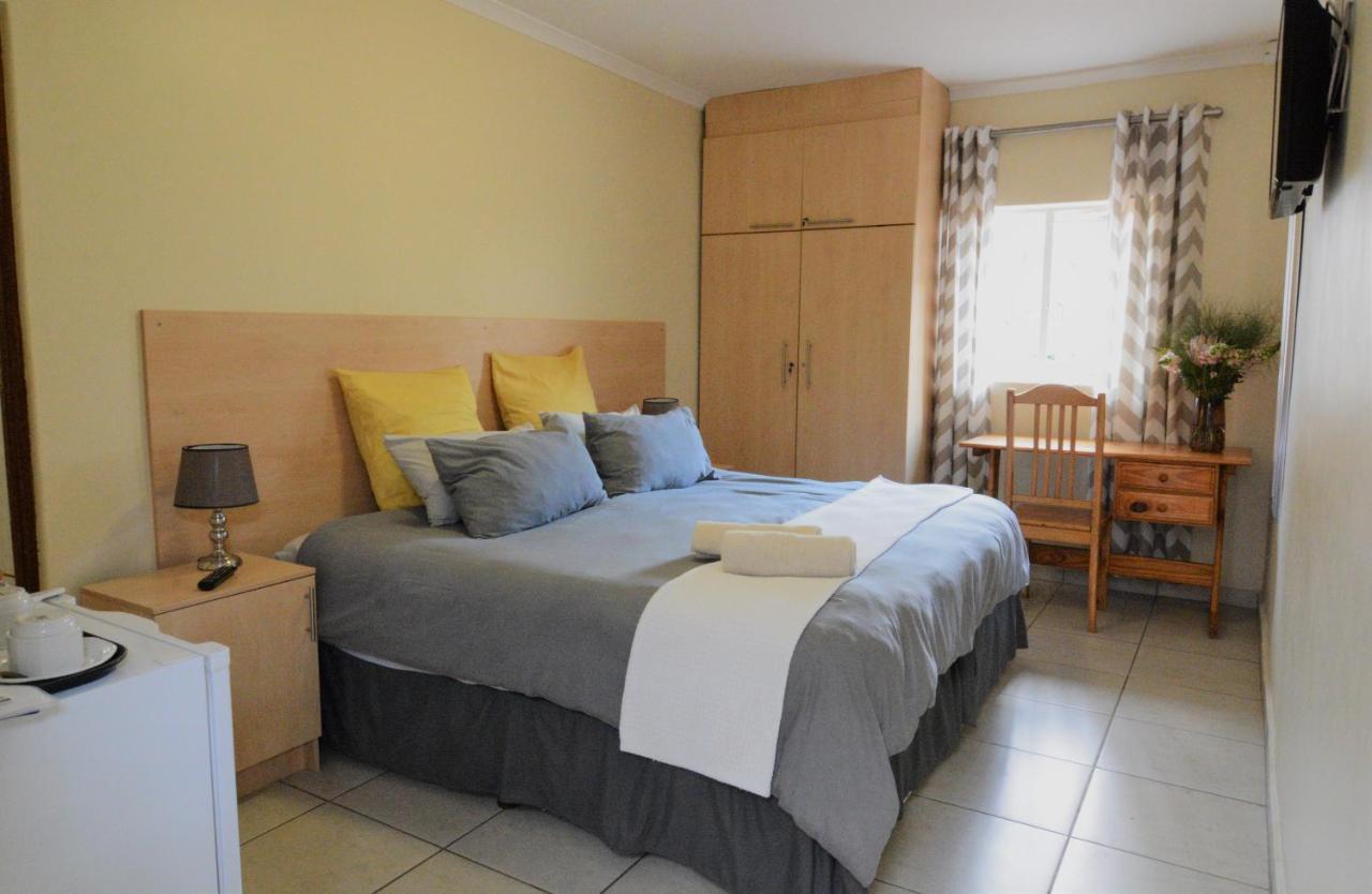 Pta East Guest House Pretoria-Noord Exteriör bild